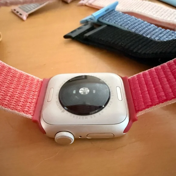 Apple Watch SE - Picture 4 of 5